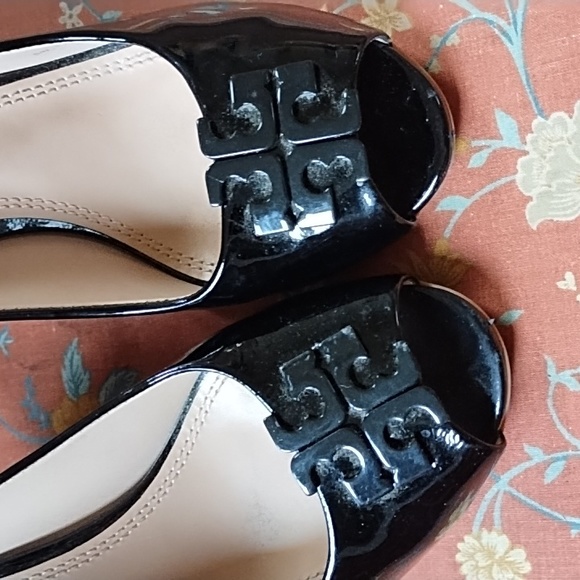 COPY - Tory Burch Black Patent Leather Open Toe T Logo Wedges (7) - Picture 2 of 11